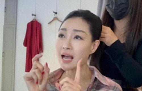 61岁杨玉梅自曝被大12岁男友分手，在一起13年没结婚，耽误生孩子