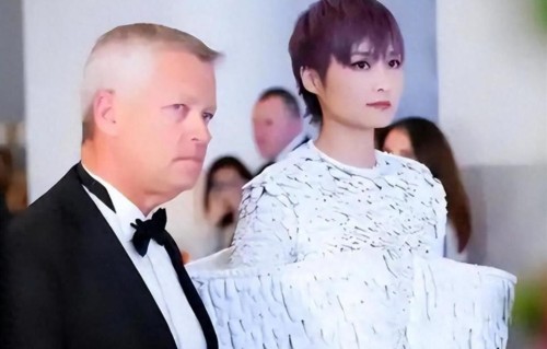 42岁李宇春近况曝光！出道23年站稳C位，一身离谱谣言不攻自破