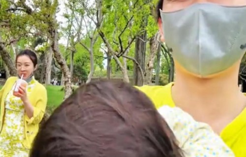 孟鹤堂拍戏获妻女来探班！孟嫂穿旗袍瘦回好多，8月女儿养得白又胖|苏州|别墅|马术|装修|出生