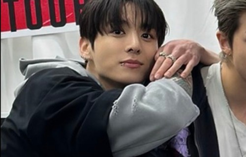 任时完亮相柾国可爱姿势引关注|田柾国|追星语录