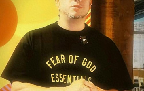 41岁张致恒宣布复出，近年做搬运工谋生养家，经理人称已脚踏实地