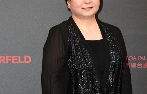 何超蕸去世，最伤心的不是何超琼，也不是继母梁安琪，而是何猷君 