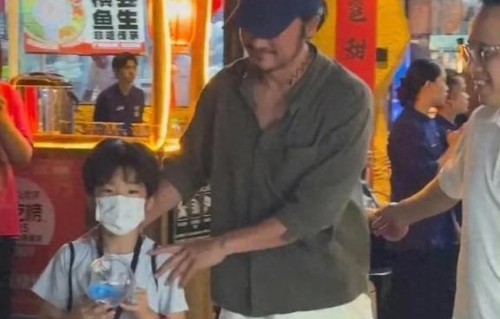 吴京带7岁吴虑南宁夜市撸串，吴虑白净清秀，神似妈妈谢楠超可爱 - 360娱乐|儿子|节目|带孩子|空罐子|文文弱弱