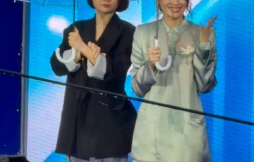 舒淇与邵艺辉导演在北影节红毯同框，有什么特别的含义？