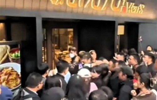 文章开面馆被骂落魄女儿照片曝光后 网友闭嘴了：马伊琍 你赢了