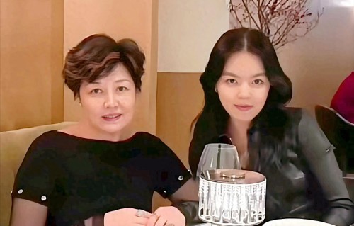 哈文57岁生日在北京度过，定居纽约富人区，兑现与李咏生前约定 