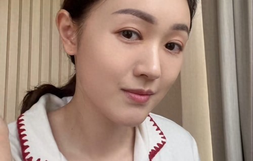 出身豪门淡出TVB！香港女星眼型突变被质疑整容，整张脸都变样了 