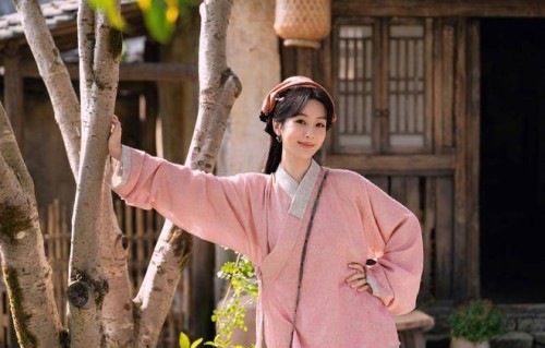 杨紫又有剧要在央视播了,看主演阵容全是演技派,坐等追剧了!