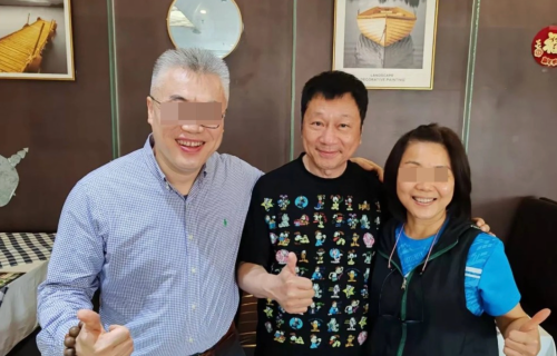 61岁黎耀祥近况曝光！眉毛几乎消失，为陈凯琳《浪姐7》飞7小时助阵