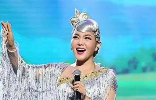 乌兰图雅:草原飞出的百灵鸟，用歌声传递时代强音_艺术_旋律_文化