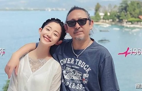 裸照当结婚现场迎宾照，三宝万千惠的畸形婚姻，刷新常人认知下限