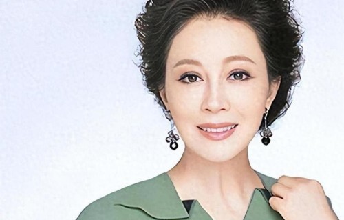 因漂亮被导演追求，结婚16年情意断，前夫故技重施，另抱得美人归