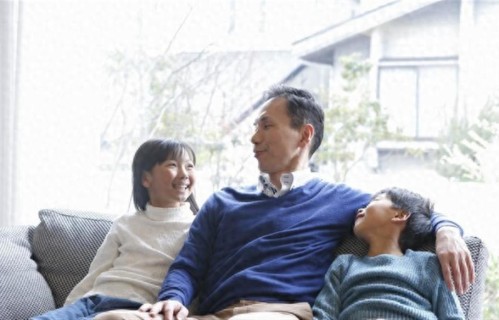 老了才明白：给儿女钱，最聪明的3种给法，既帮了孩子又留了后路