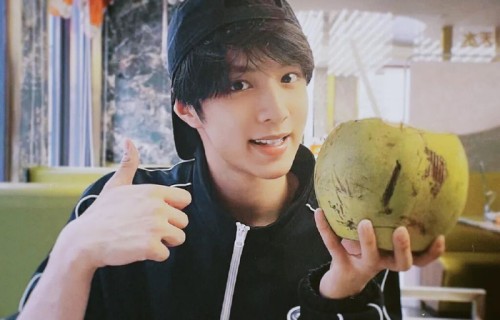 照片|刘耀文终于发微博啦,你怎么这么帅啊宝宝~