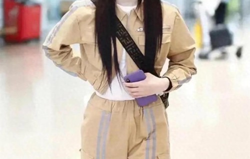 孟美岐机场秀穿搭，黄色运动休闲套装也能美的如此与众不同