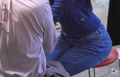 陈伟霆在拍摄现场主动增加了哪些表演细节来增强戏剧张力？